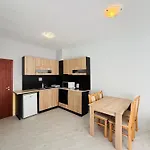 Izvora Front 公寓式酒店 4*