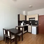 Izvora Front 公寓式酒店