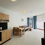 Izvora Front 公寓式酒店 4*