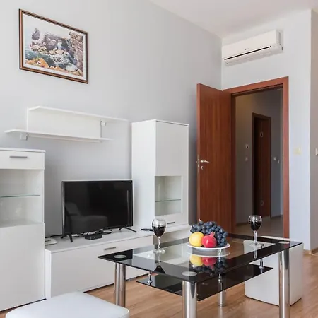 Aparthotel 1-st Line Izvora Sea View On Goldstrand