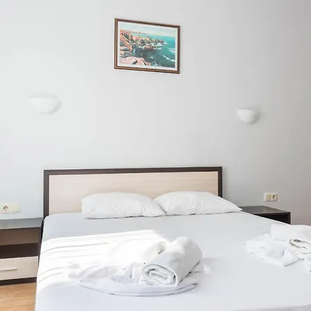 Aparthotel 1-st Line Izvora Sea View On 3*
