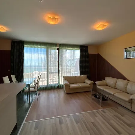 Aparthotel Izvora Front