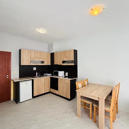 Izvora Front Aparthotel 4*