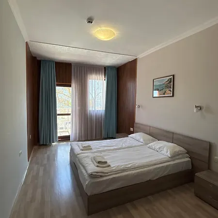 Izvora Front Aparthotel 4*