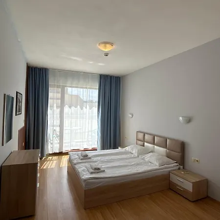 Aparthotel Izvora Front