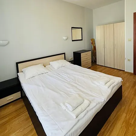 Izvora Front Aparthotel