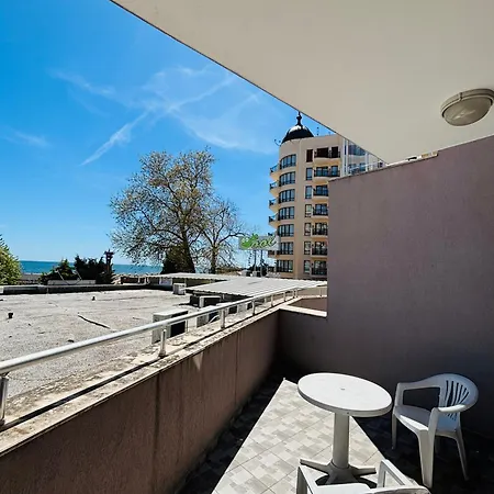 Izvora Front Aparthotel 4*