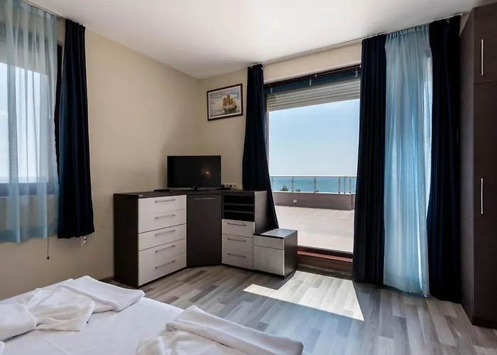 Aparthotel Izvora Front 3*