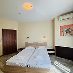 Aparthotel Izvora Front 4*