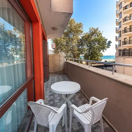 Aparthotel 1-st Line Izvora Sea View On 3*