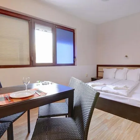 Aparthotel 1-st Line Izvora Sea View On 3*