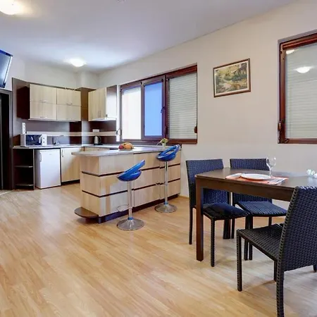 Hotel apartamentowy Izvora Front