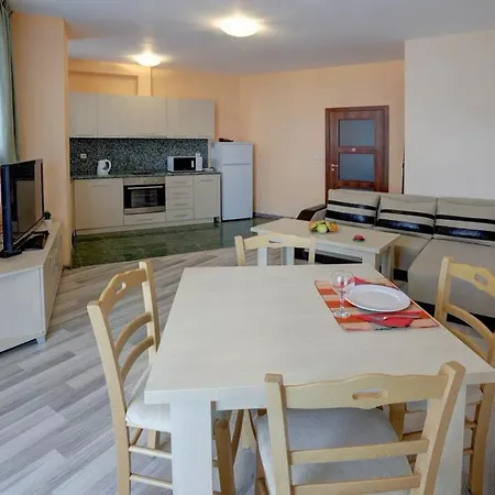 Aparthotel 1-st Line Izvora Sea View On