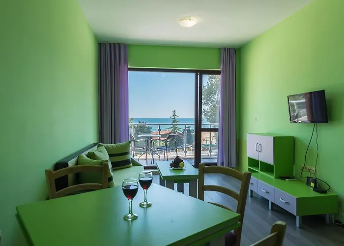 Izvora Front Apartahotel 3*