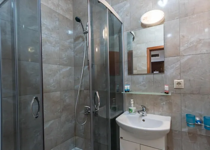 Apartahotel Izvora Front 3*