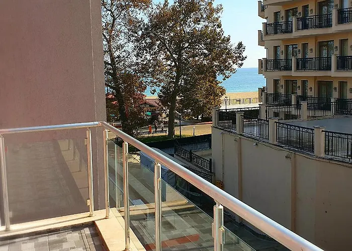 Apartahotel Izvora Front