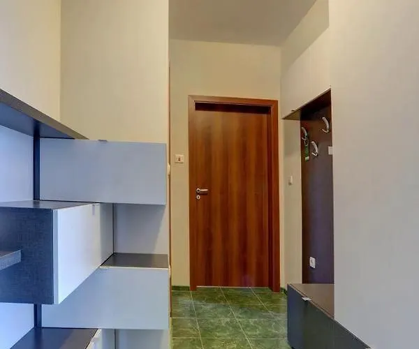 Apartahotel Izvora Front 3*